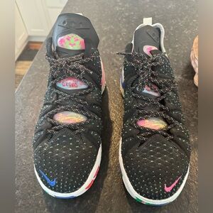 Nike LeBron shoes XVIII James gang men’s 8.5 CQ9283-002 gently used pink blue